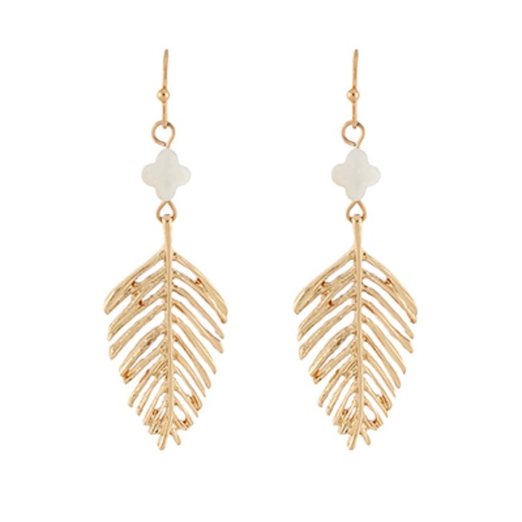 Linked Leaf & Clover Earrings - Picture 1 of 1
